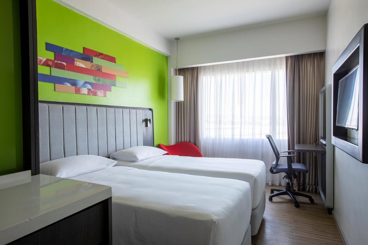 Park Inn By Radisson Clark Angeles Exterior foto