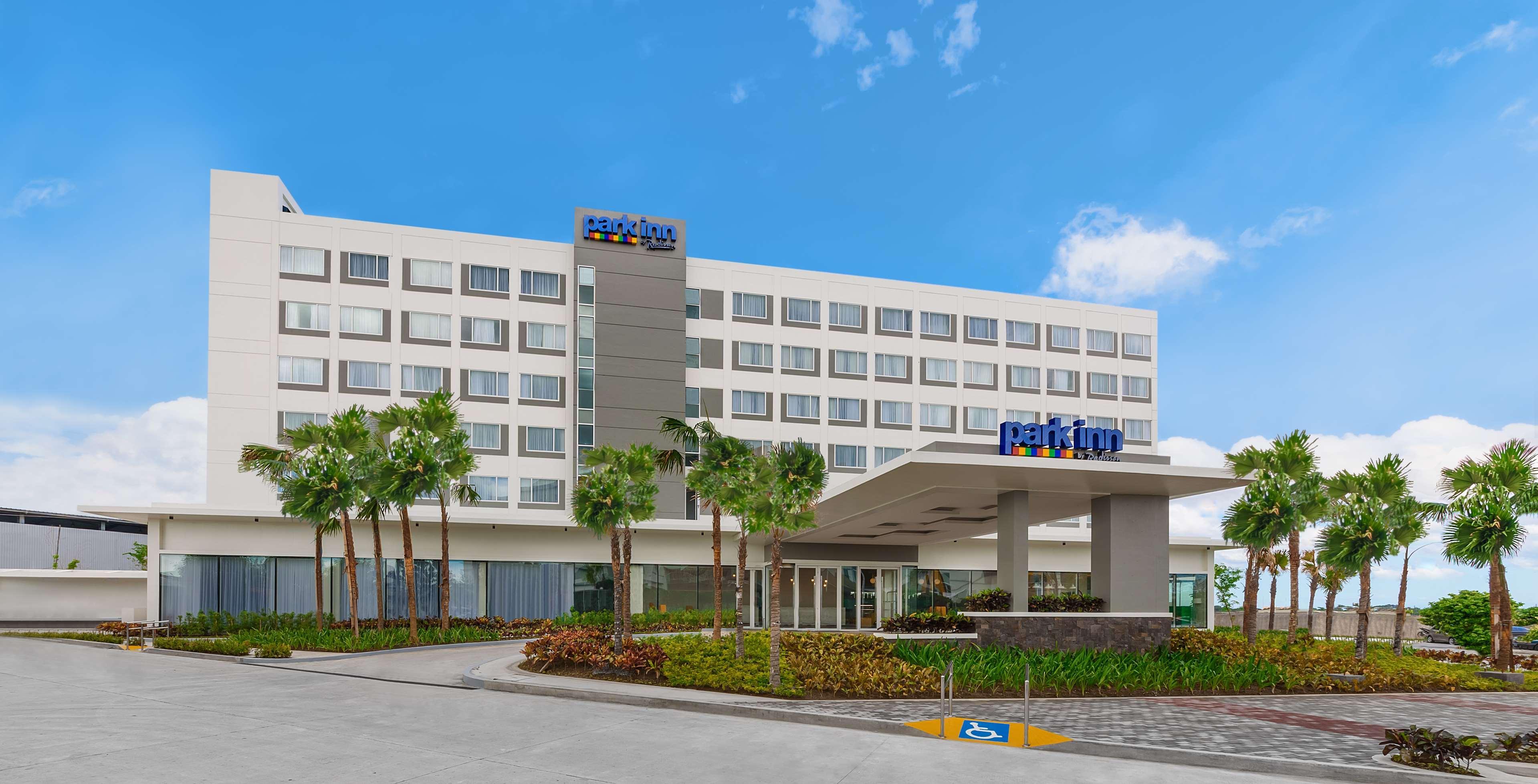 Park Inn By Radisson Clark Angeles Exterior foto