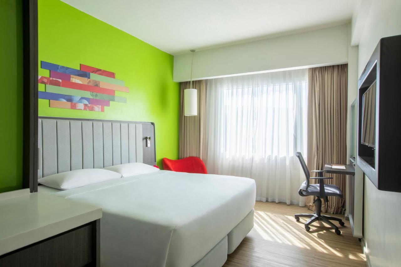 Park Inn By Radisson Clark Angeles Exterior foto